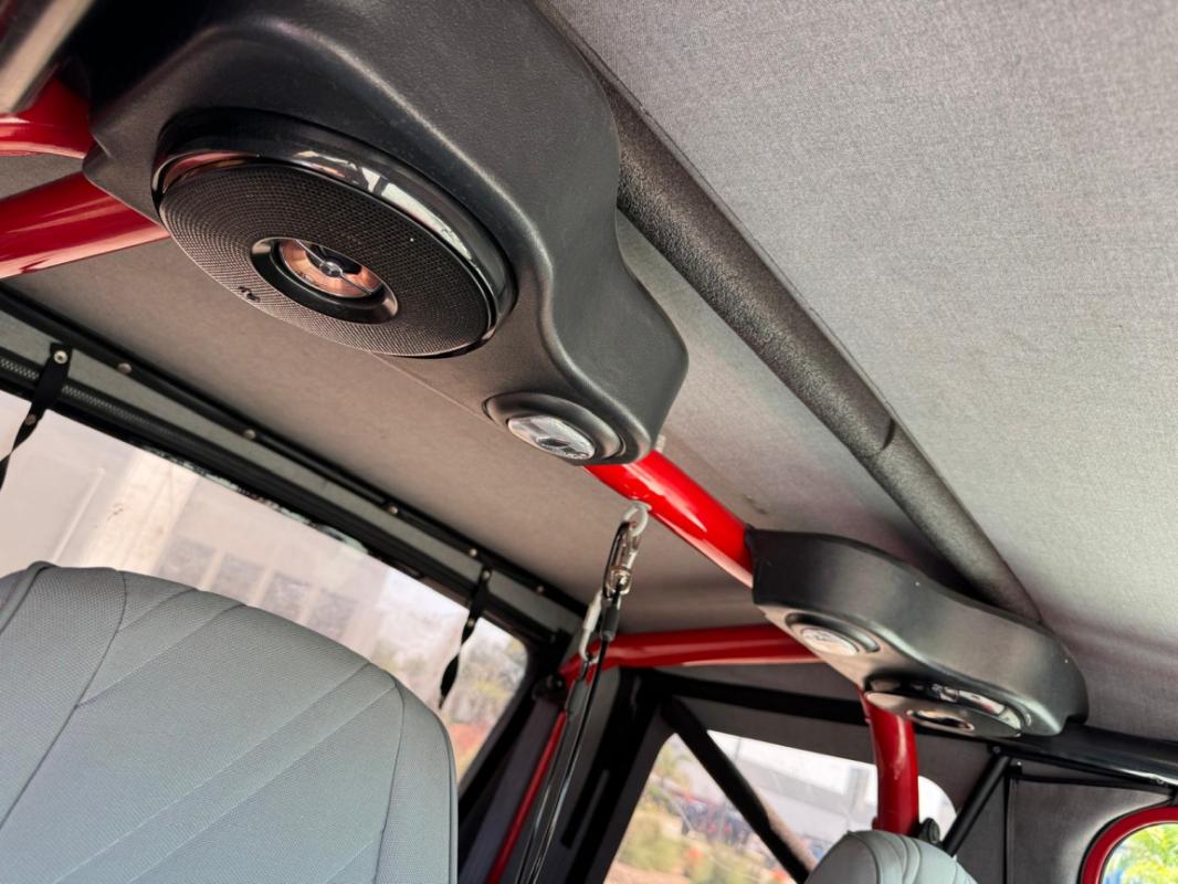 Jeep Wrangler - 4.0L 6 CYLINDRES rouge