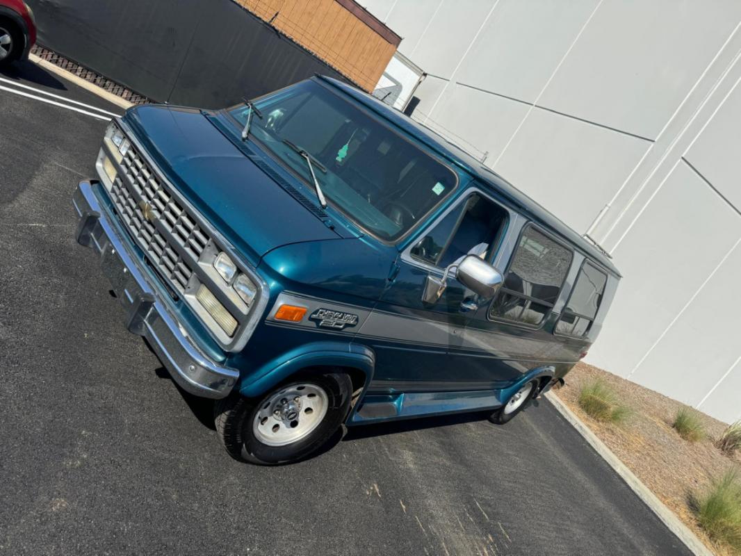 Chevrolet Chevy - G20 VAN 5.7 V8 AMENAGER